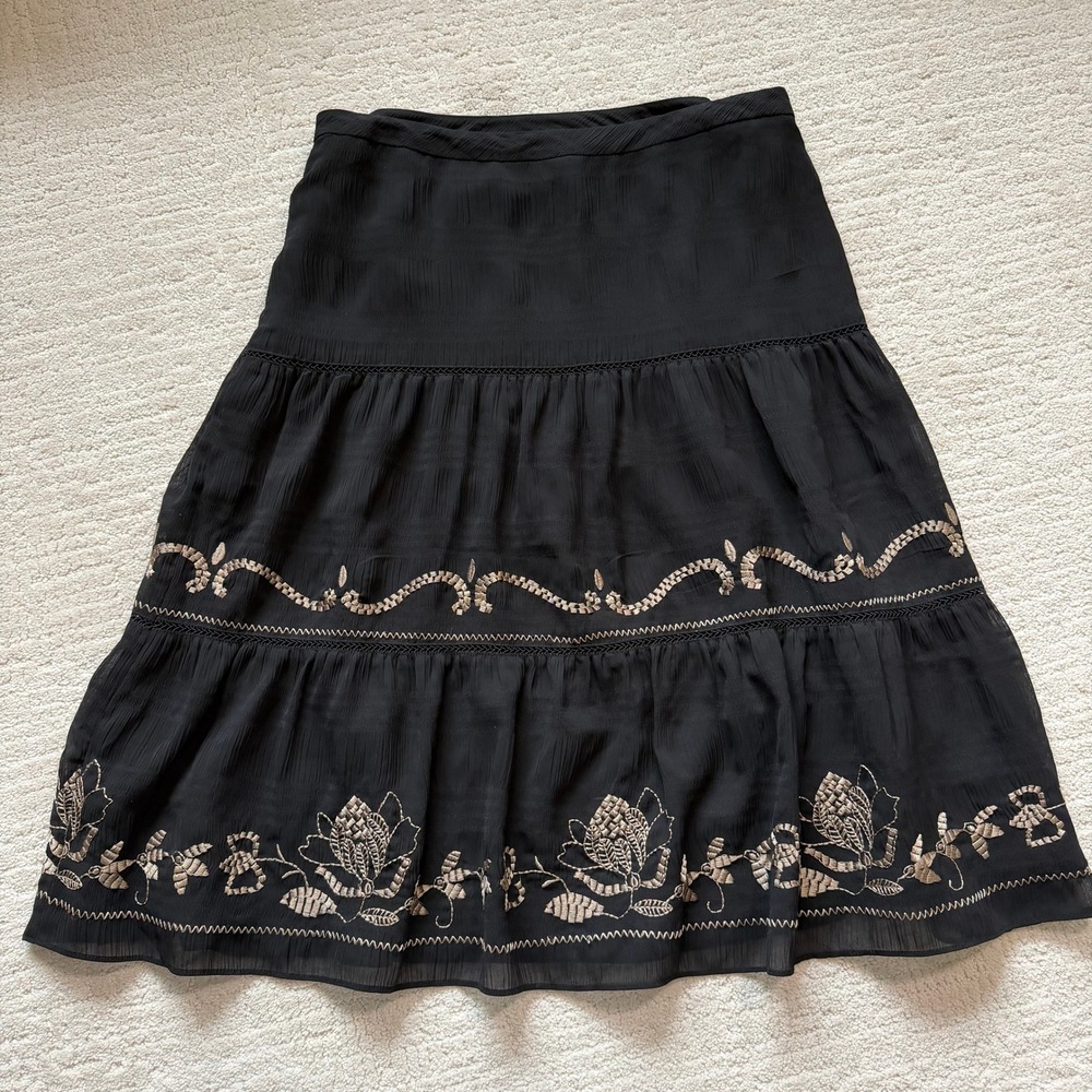 Ann Taylor LOFT Black Embroidered Tiered Midi Skirt Floral Boho Lined‎ Womens 8